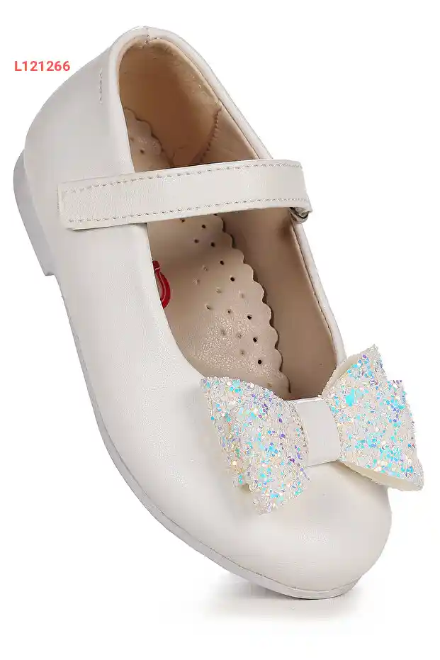 حذاء بناتي مع فيونكة مطرز