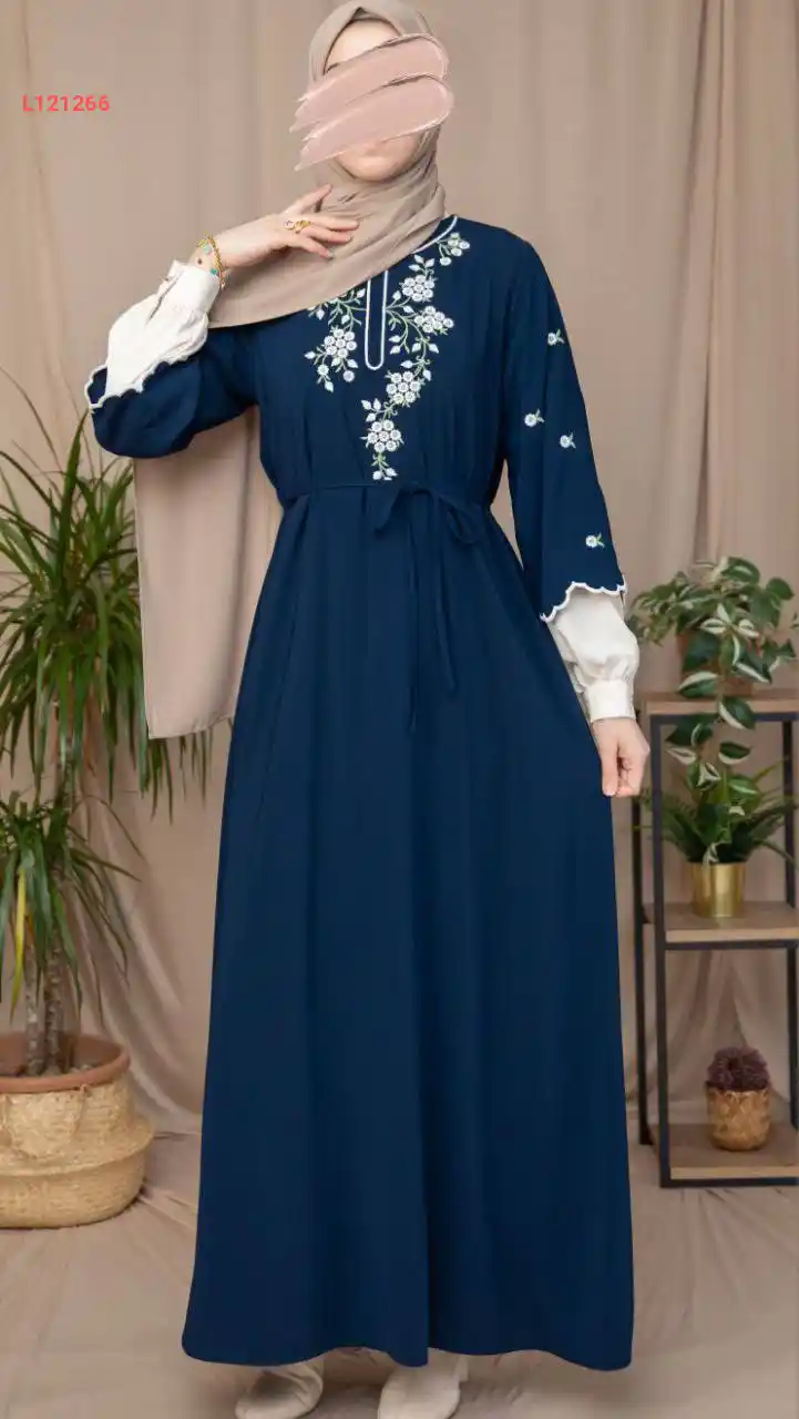 فستان طويل مطرز بأكمام قميص