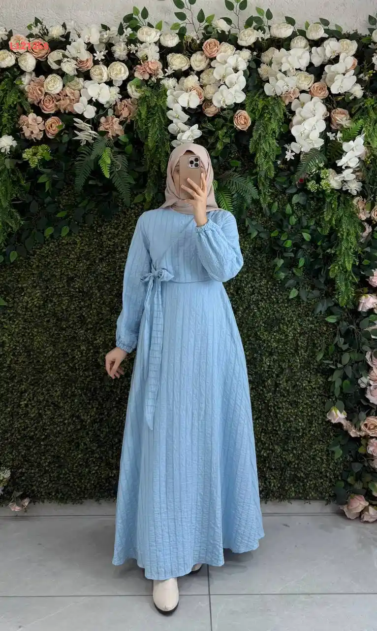 فستان طويل بربطة جانبية