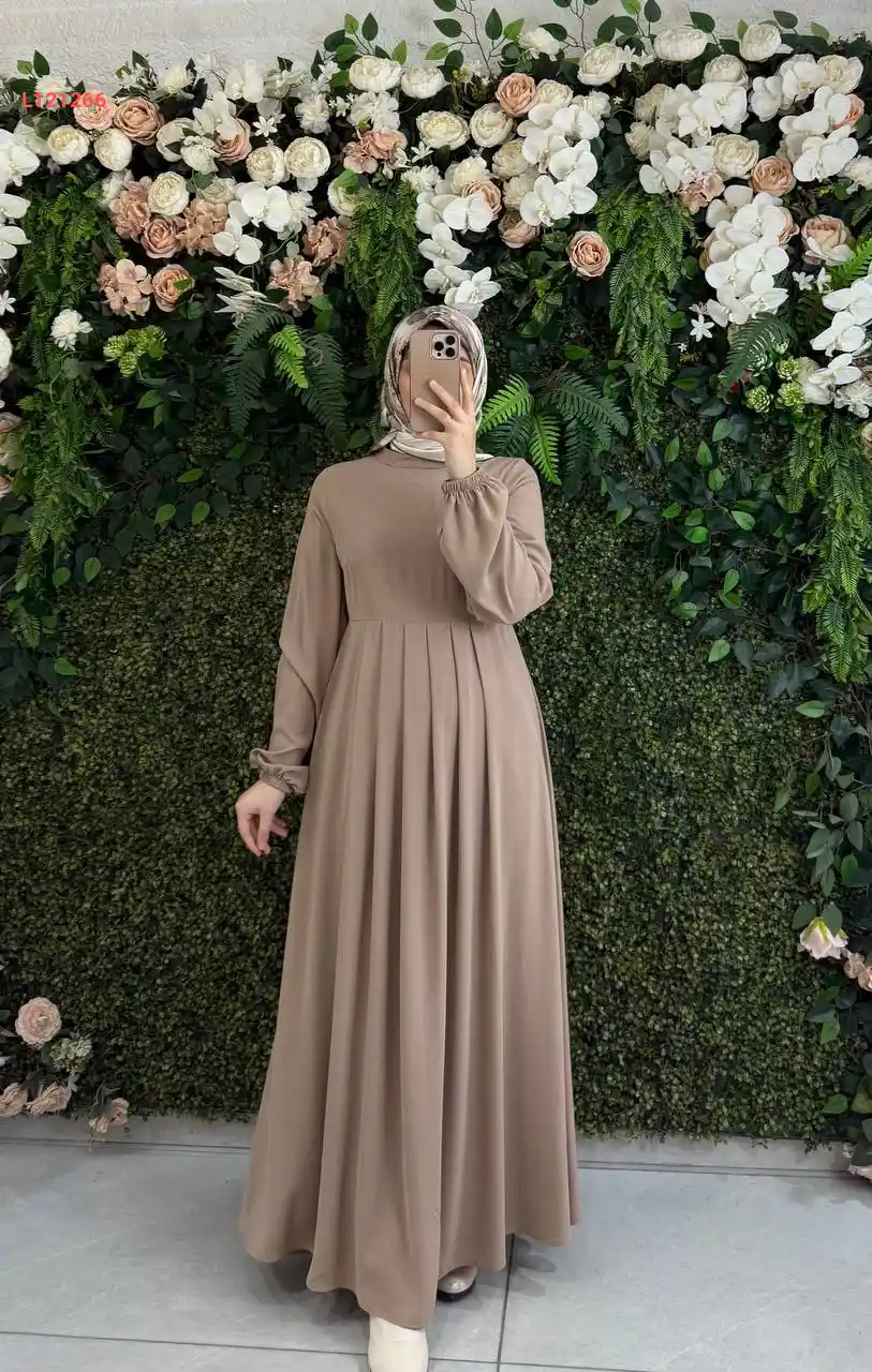 فستان طويل بطيات