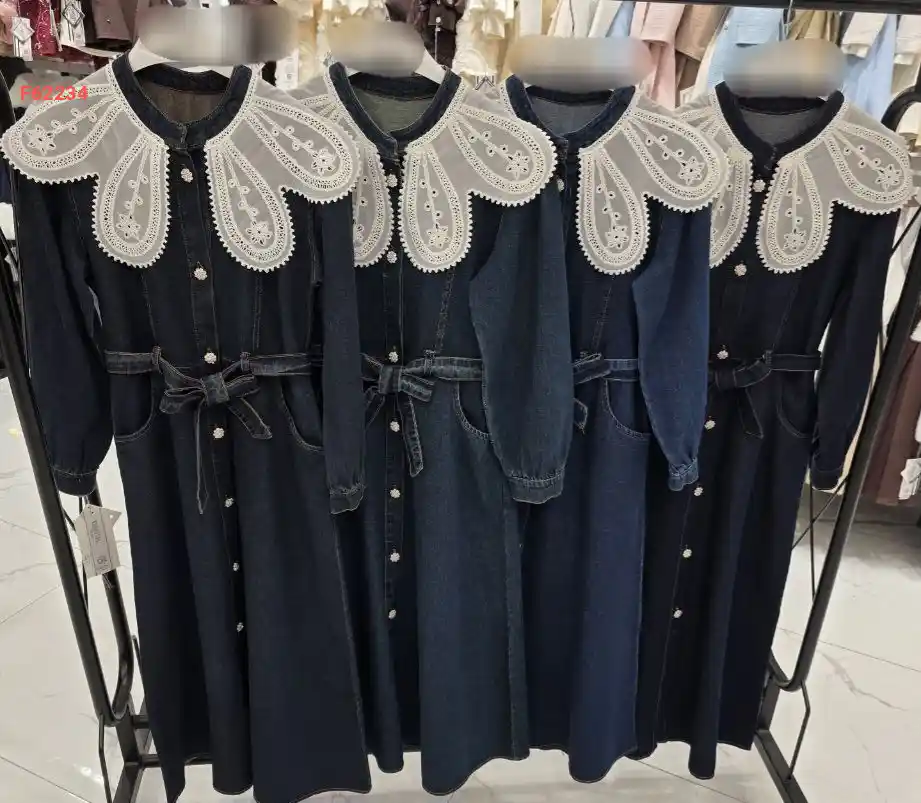 فستان جينز بناتي محير بياقة مطرزة