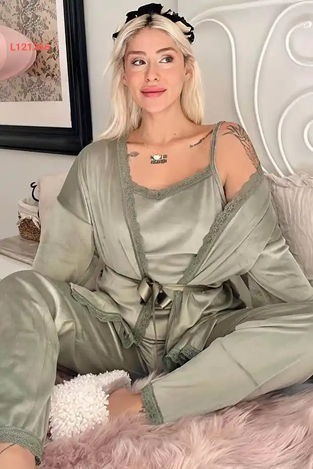 طقم بيجاما نسائي مميز من قماش القطيفة الأخضر مع منامة