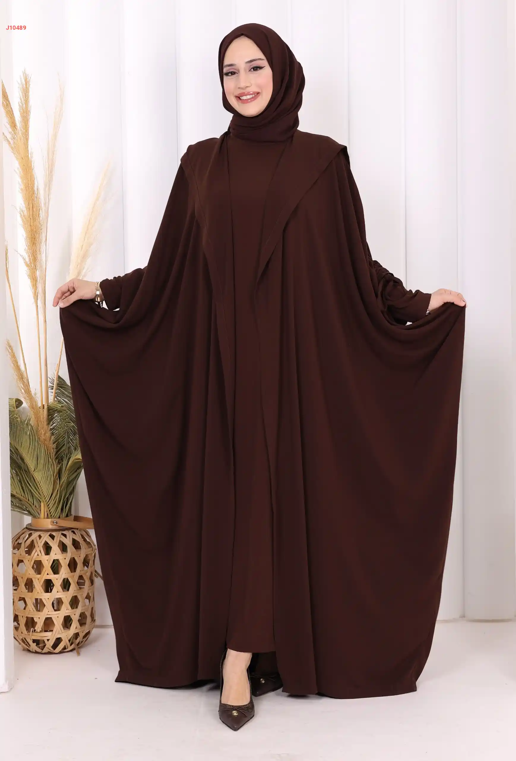 عباية سادة قطعتين بأكمام مزمومة بغطاء رأس