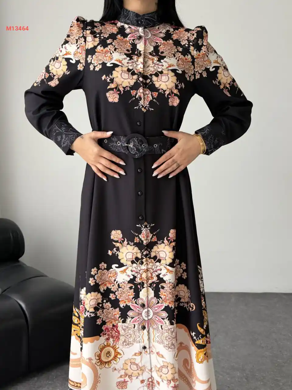 فستان طويل منقوش بأزرار