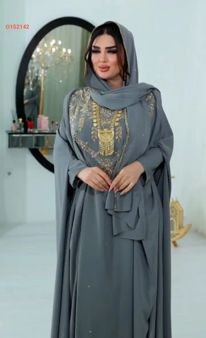 عباية شيك مطرزة مع شال