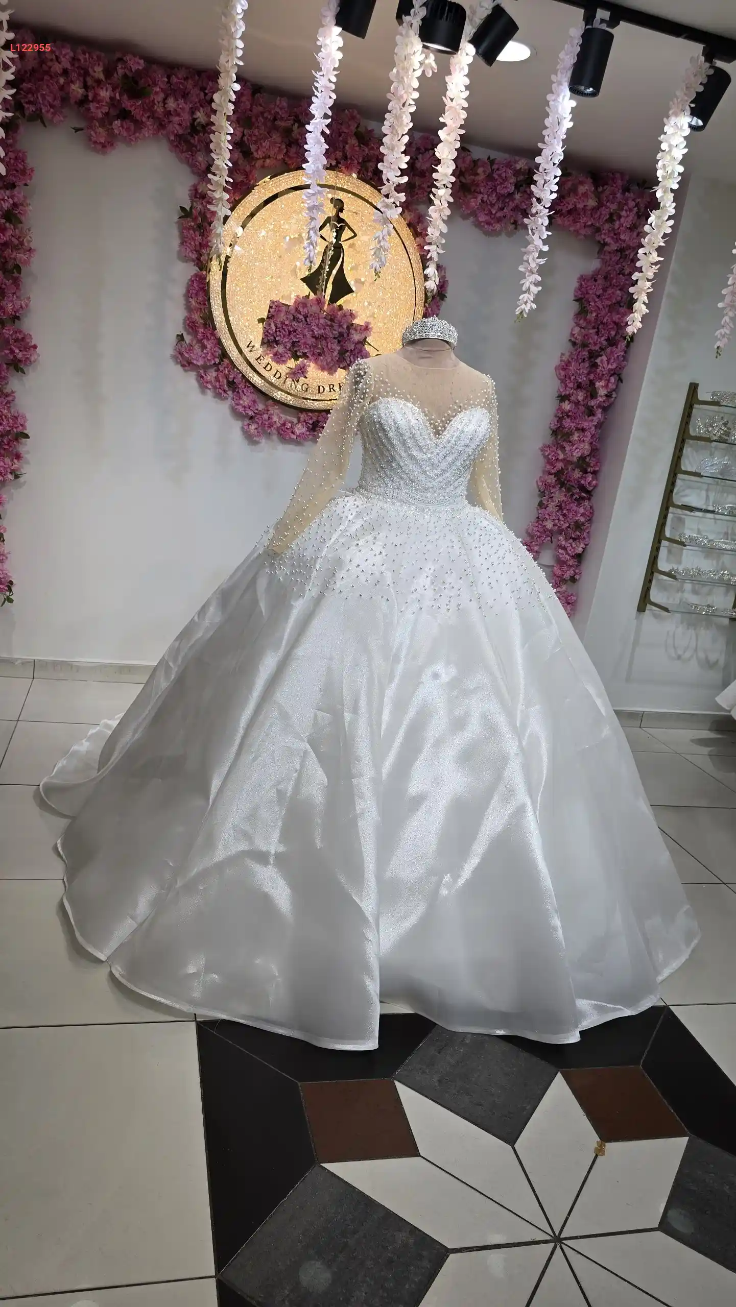 فستان زفاف فاخر