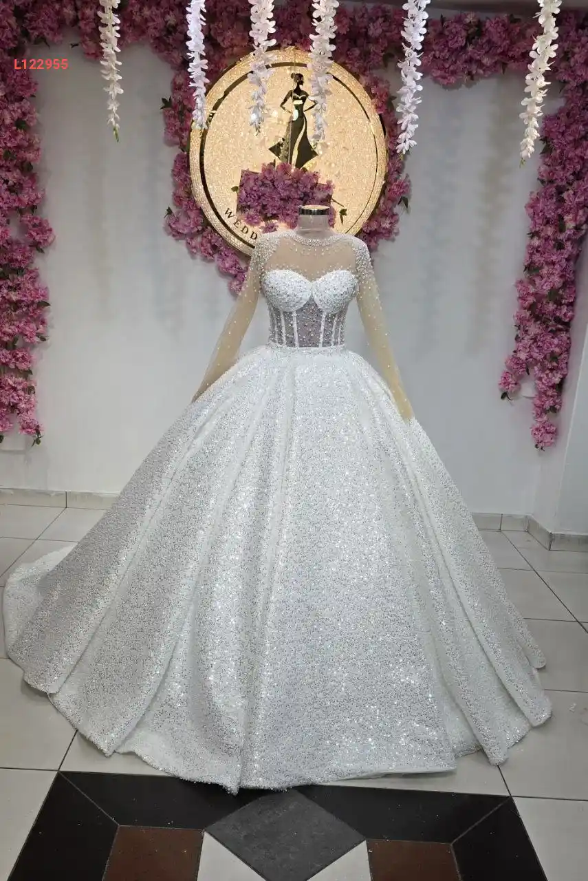 فستان زفاف فاخر