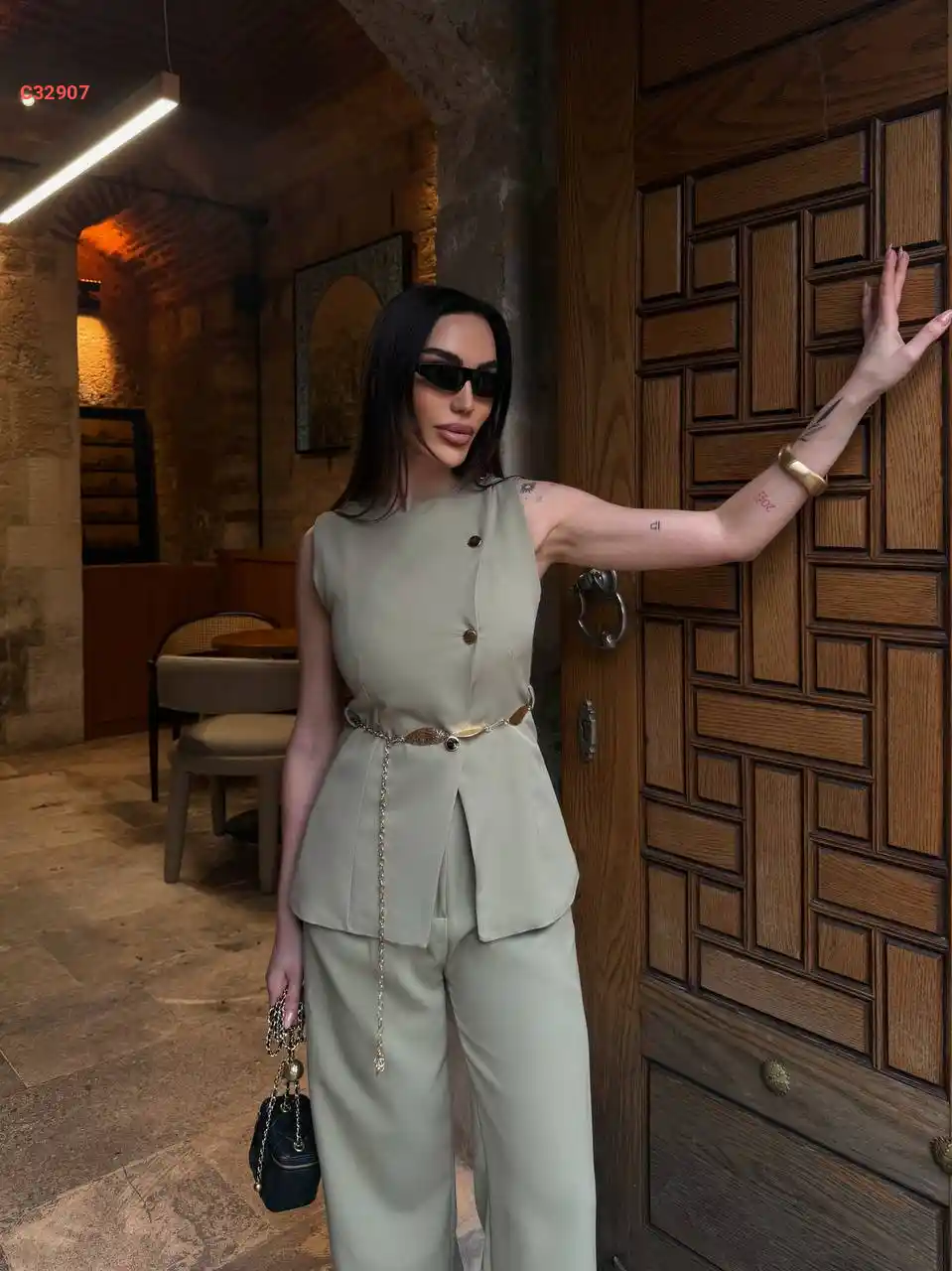 يلك بأزرار جانبية وزنار رفيع