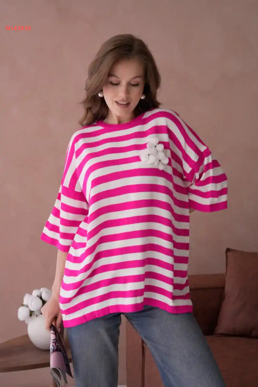 كنزة مخططة عريضة