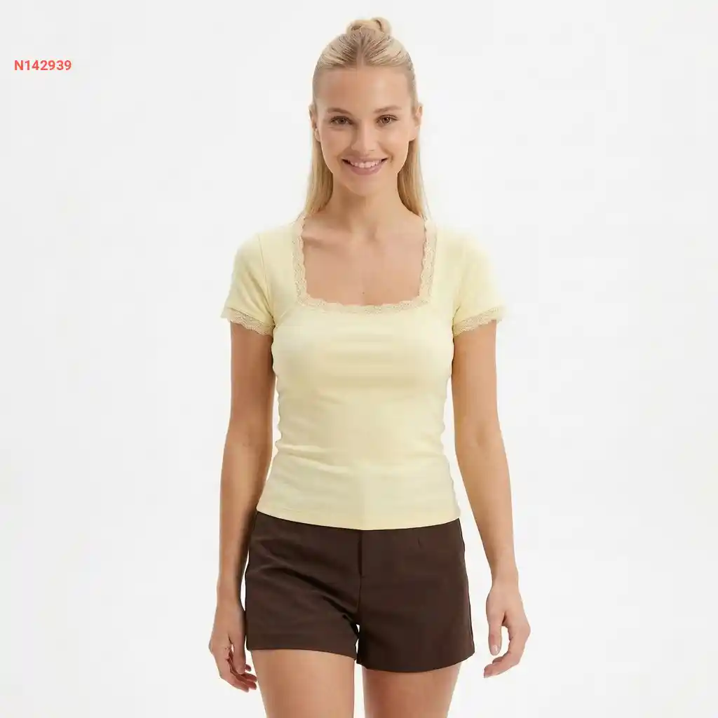 كنزة نص كم مكلفة دانتيل