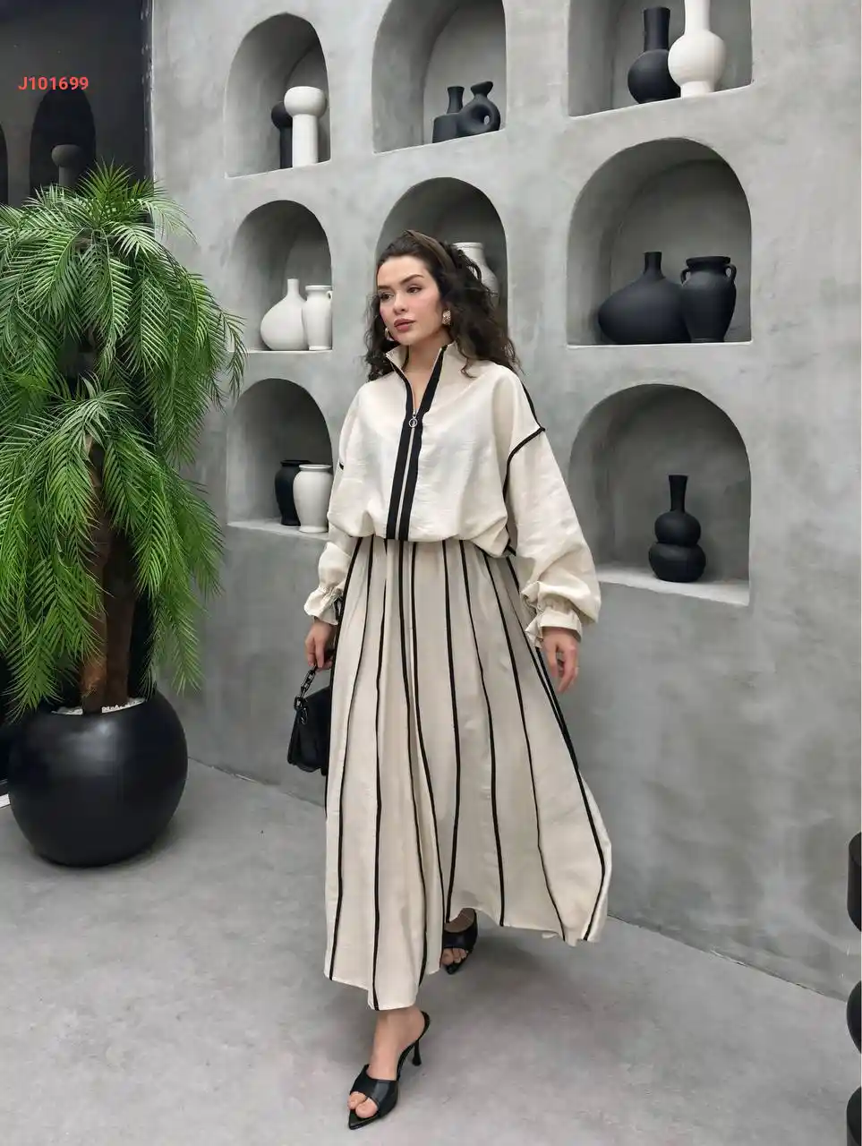 طقم تنورة طويل مقلم مع جاكيت