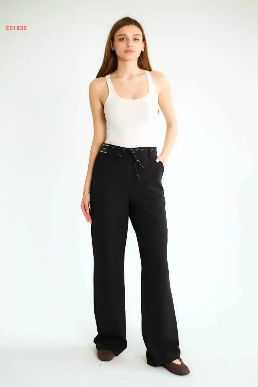 بنطال مع زنار رفيع