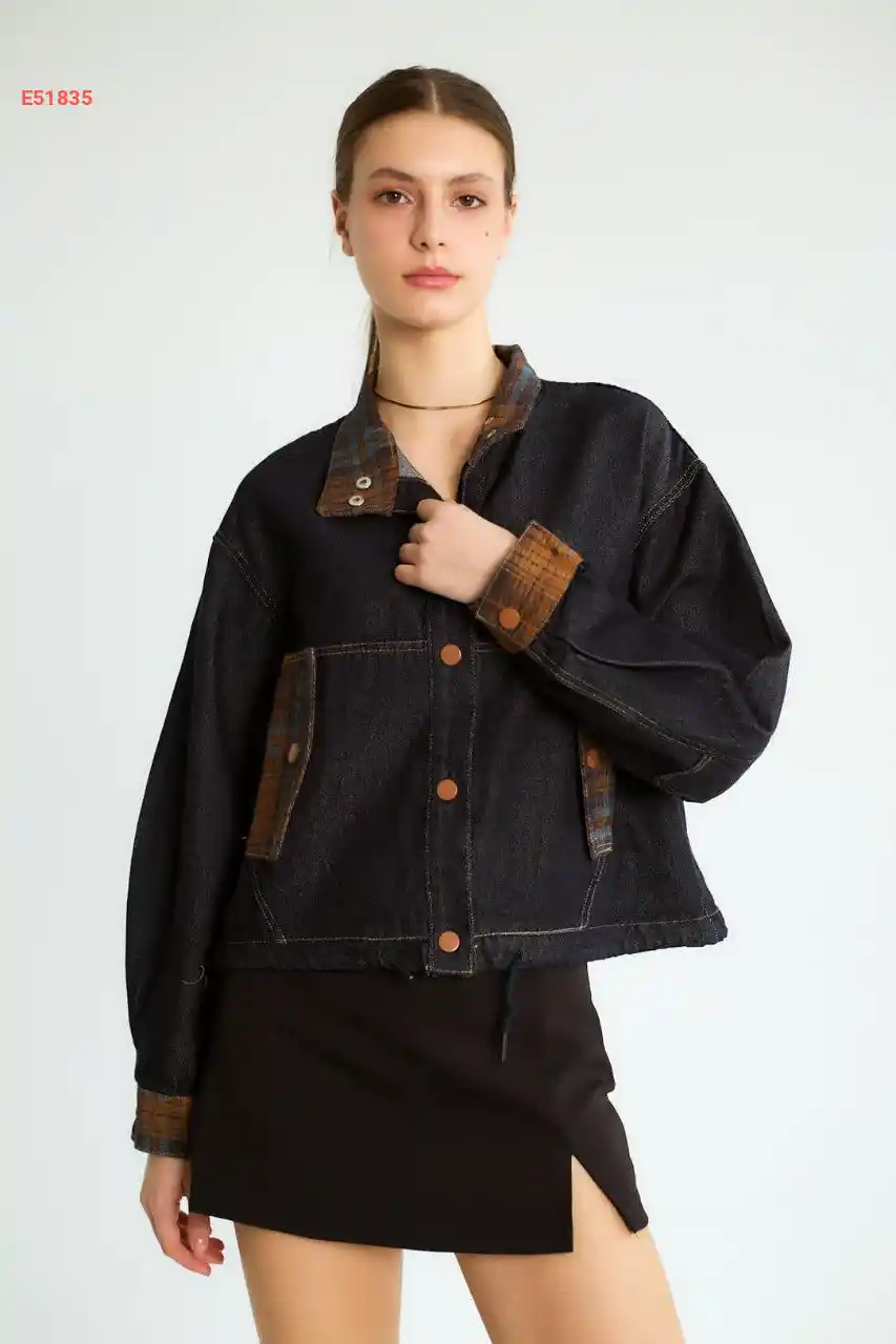 جاكيت جينز مع تفاصيل كارو