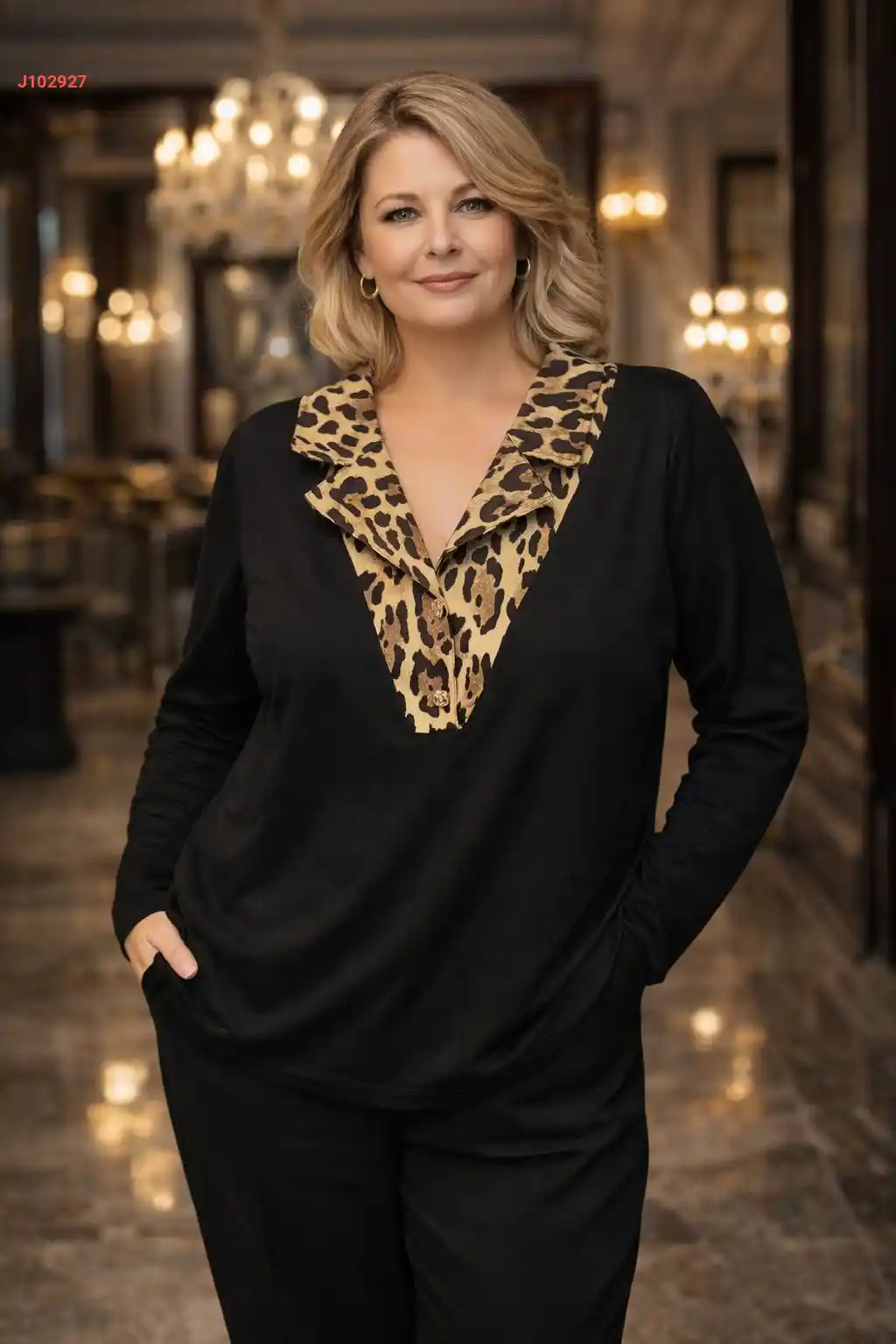 بلوزة كريستال بياقة تايغر