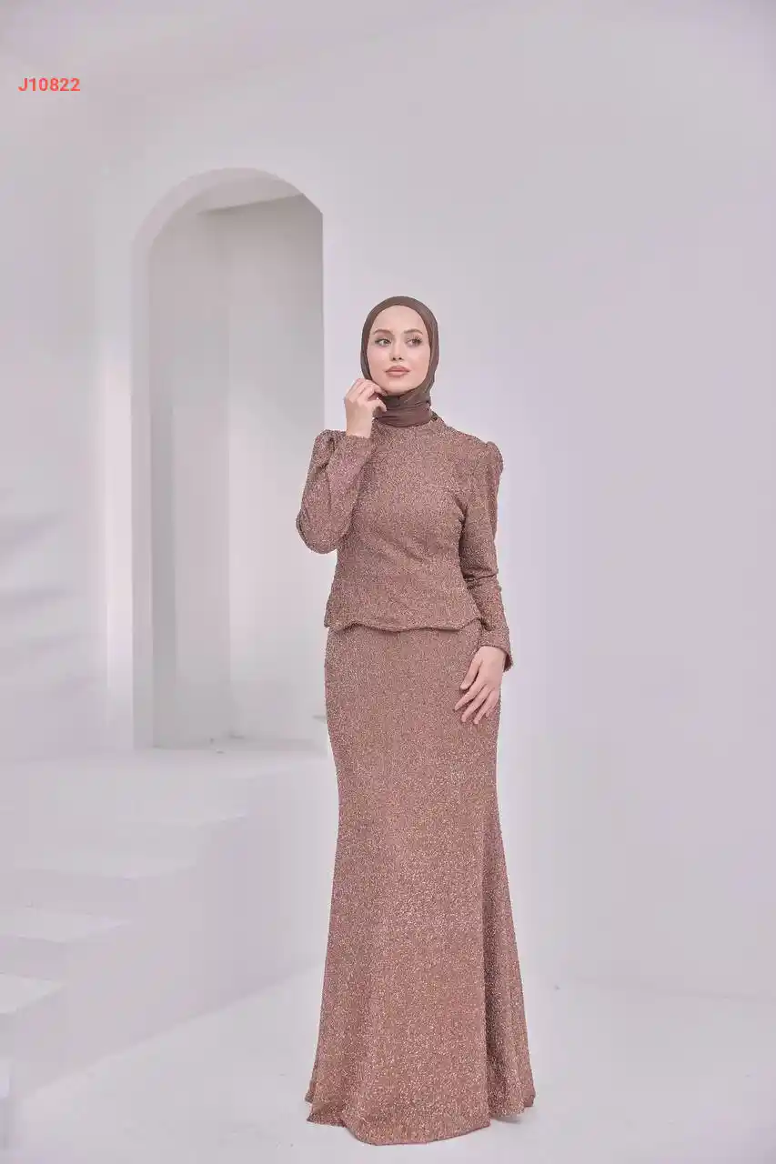 طقم تنورة قطعتين سهرة محتشم مرصع بالخرز بياقة دائرية