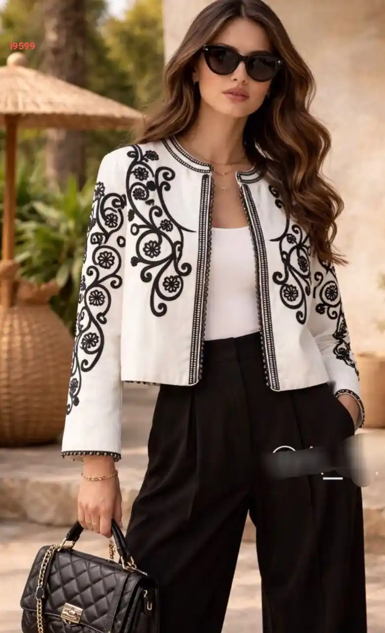 جاكيت قصير مطرز