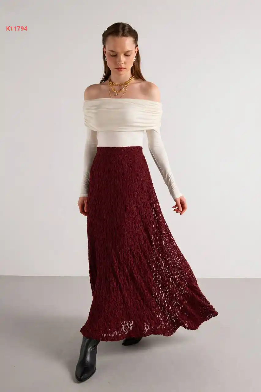 تنورة طويلة دانتيل مبطنة