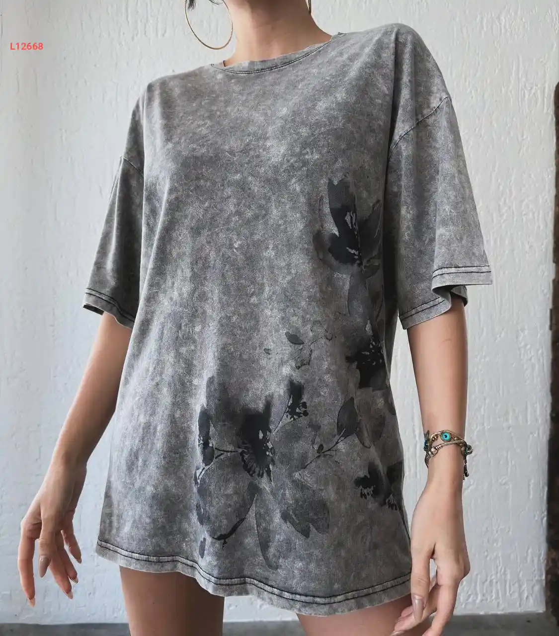 تيشرت منقوشة ورد