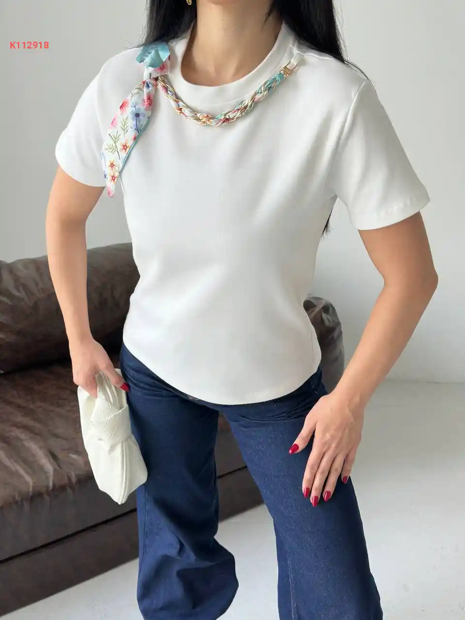 تيشرت بسلسلة عالياقة وفولار