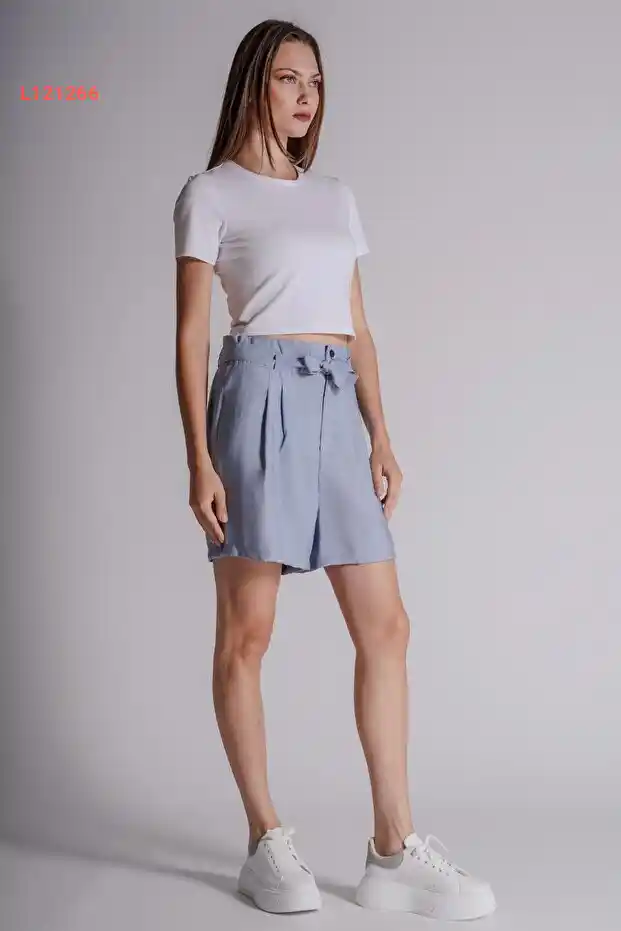 شورت جوغر نسائي أزرق مزود بجوانب مطوية وحزام قابل للتعديل