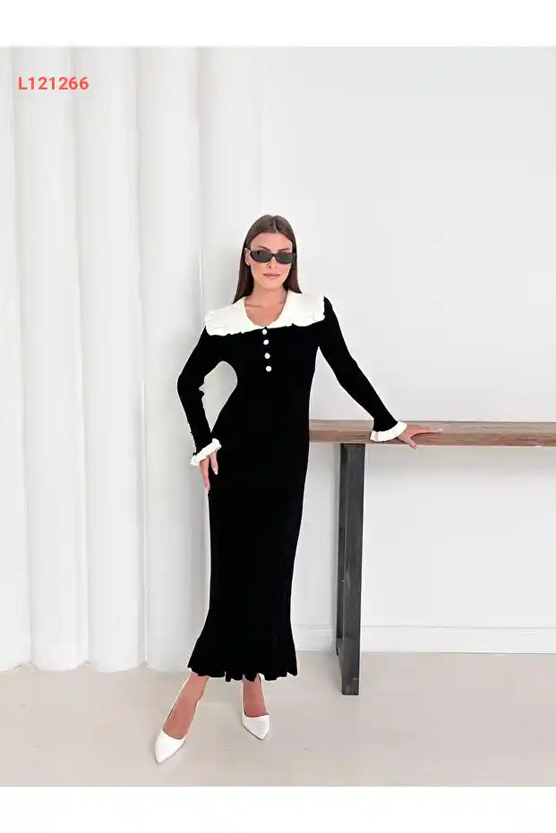 فستان نسائي مزين بالدانتيل وأزرار لؤلؤية