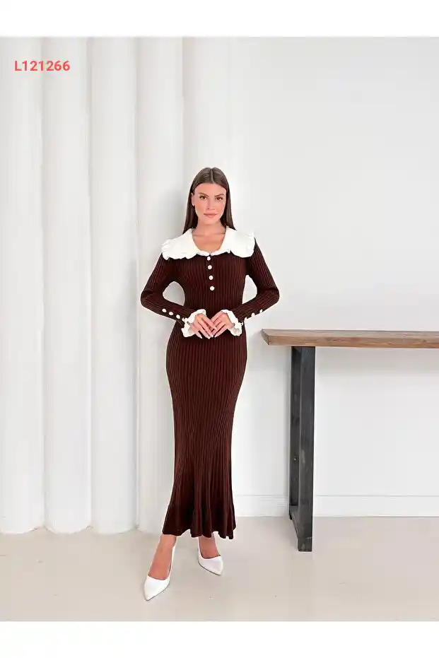 فستان نسائي مزين بالكشكشة مع أزرار لؤلؤة