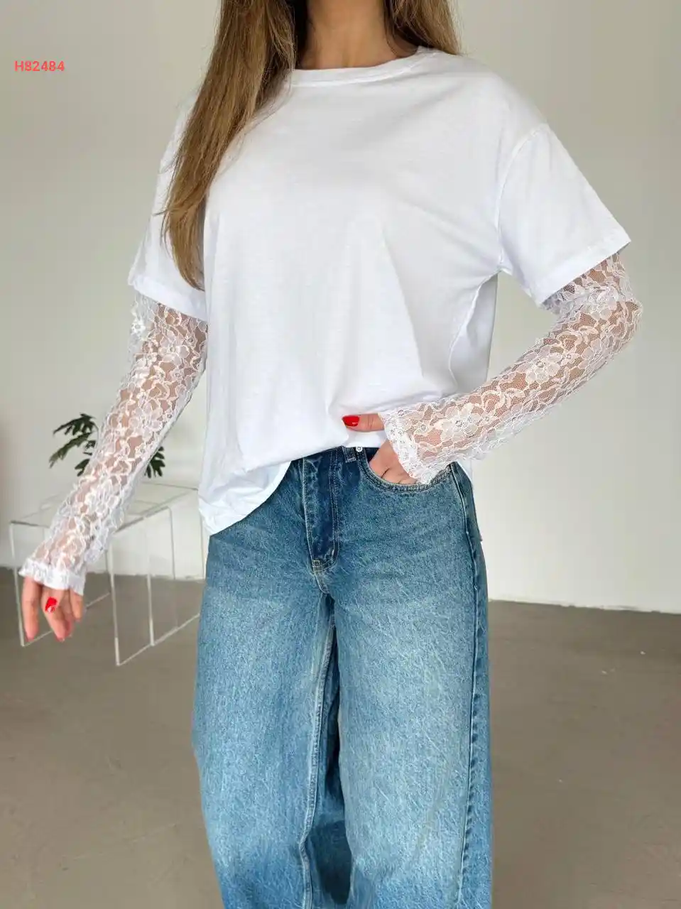 تيشرت سادة بأكمام دانتيل