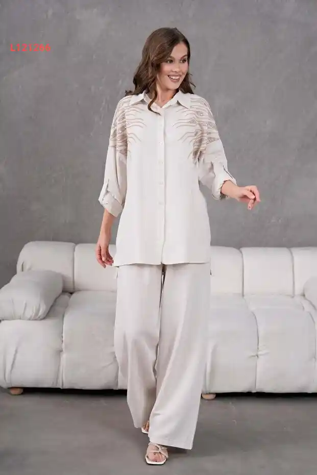 طقم كتّان مشغول بتطريز بوراسكا