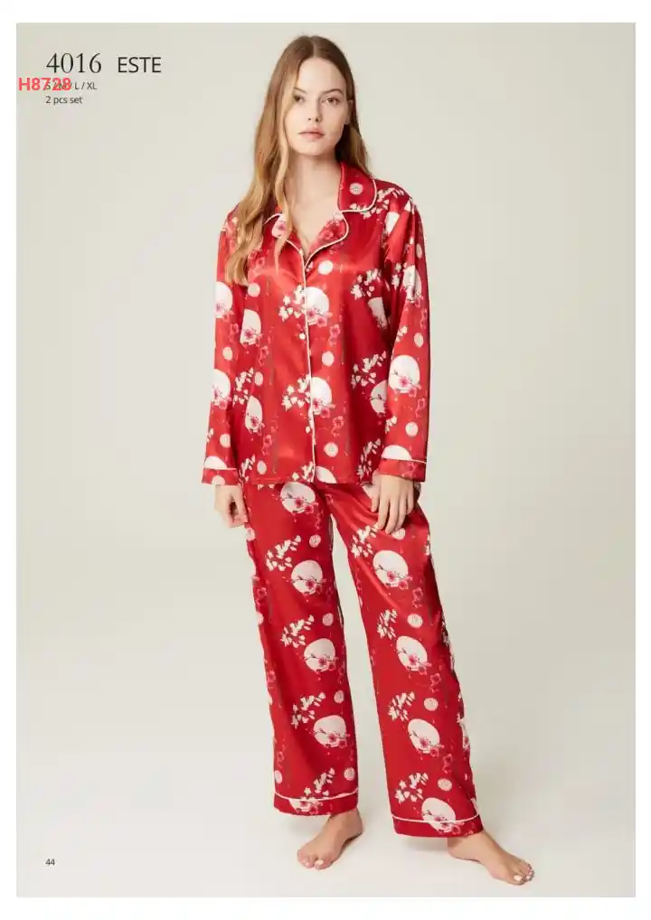 بيجامة نوم طويلة