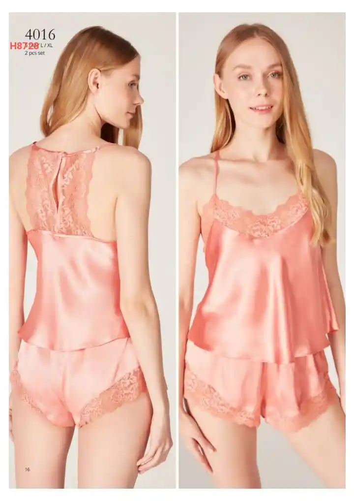 بيجامة شورت ساتان مع دانتيل