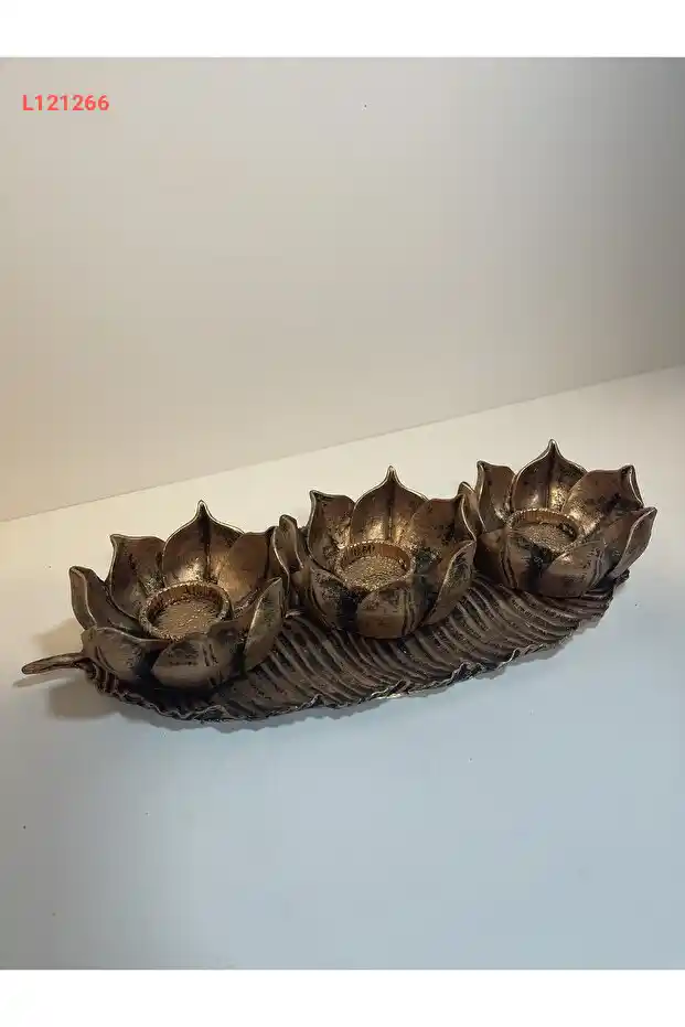 شمعدان ثلاثي من البوليستر بتصميم نحاسي عتيق