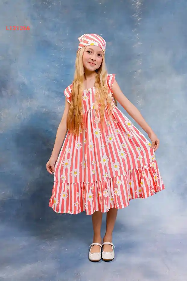 فستان بنمط خطوط ومزينة بالبابونج مع وشاح للفتيات من بيريندي