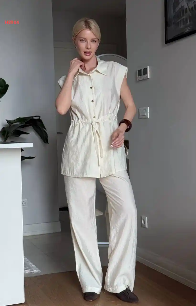 طقم بنطال أيروبين وقميص حفر