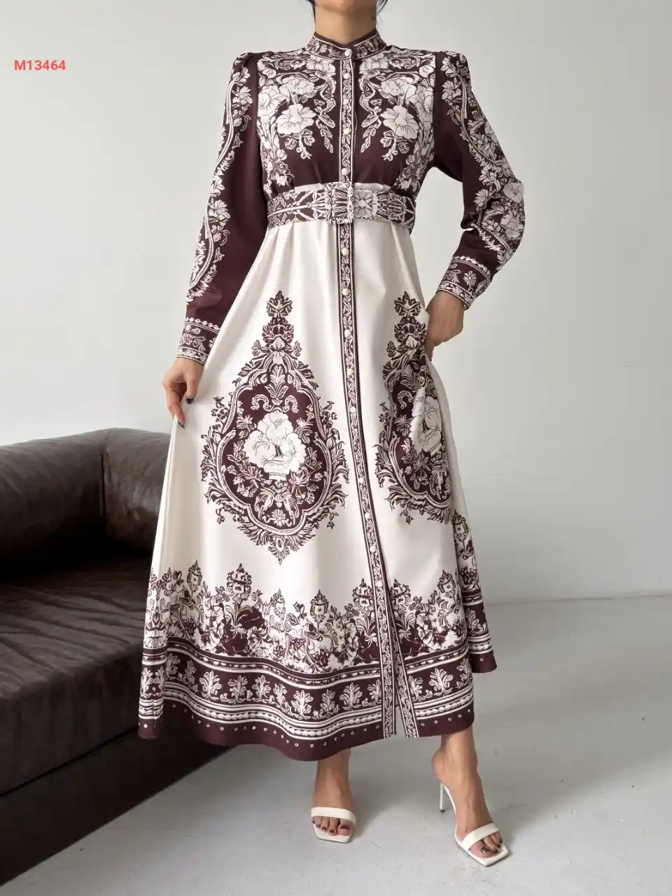 فستان طويل منقوش بأزرار