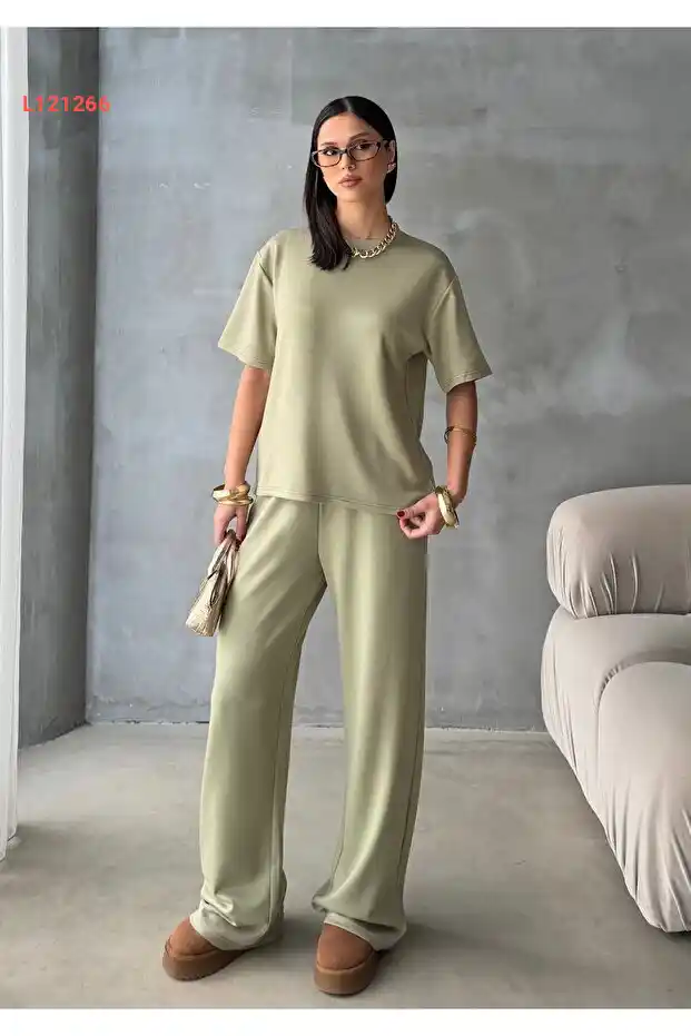 طقم رياضي مريح قصير الأكمام بلون أخضر فاتح للنساء من بيجنا