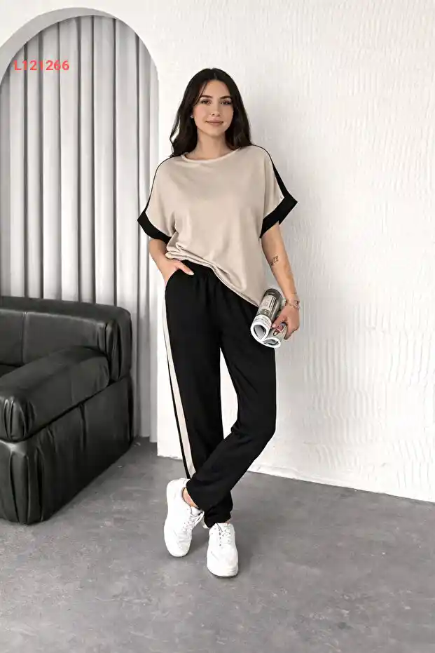 طقم رياضي نسائي قصير الأكمام من قماش مودال بتفاصيل شرائط - ليرفيا راحات