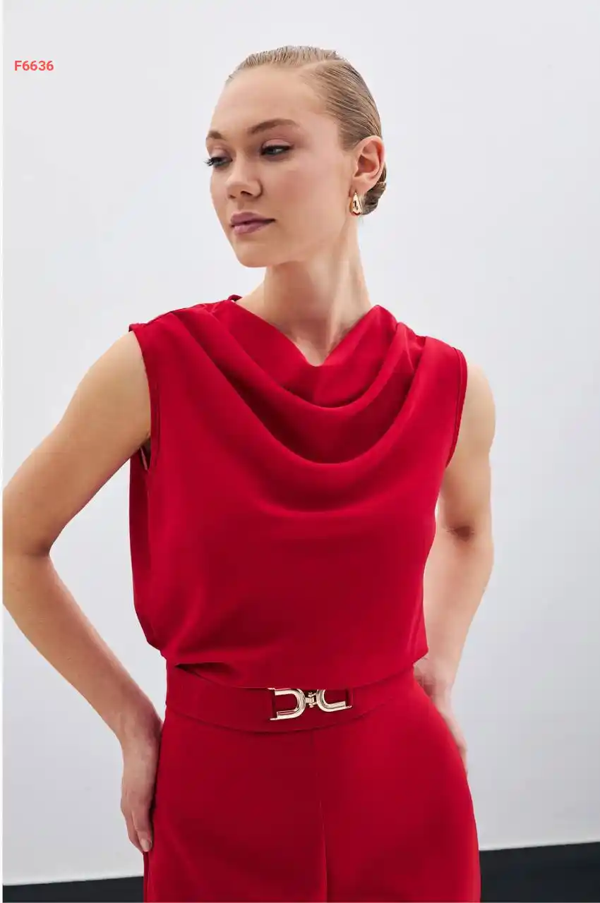 بلوزة حفر بياقة ديغاجي