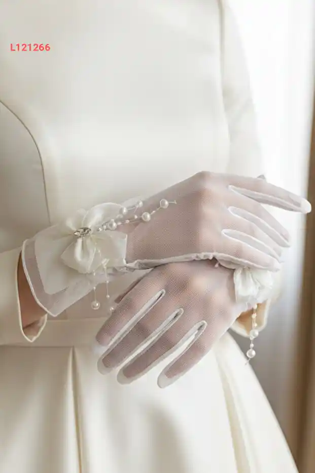 قفازات العروس من ليمليا - مزينة بأحجار الكريستال وزهور اللؤلؤ