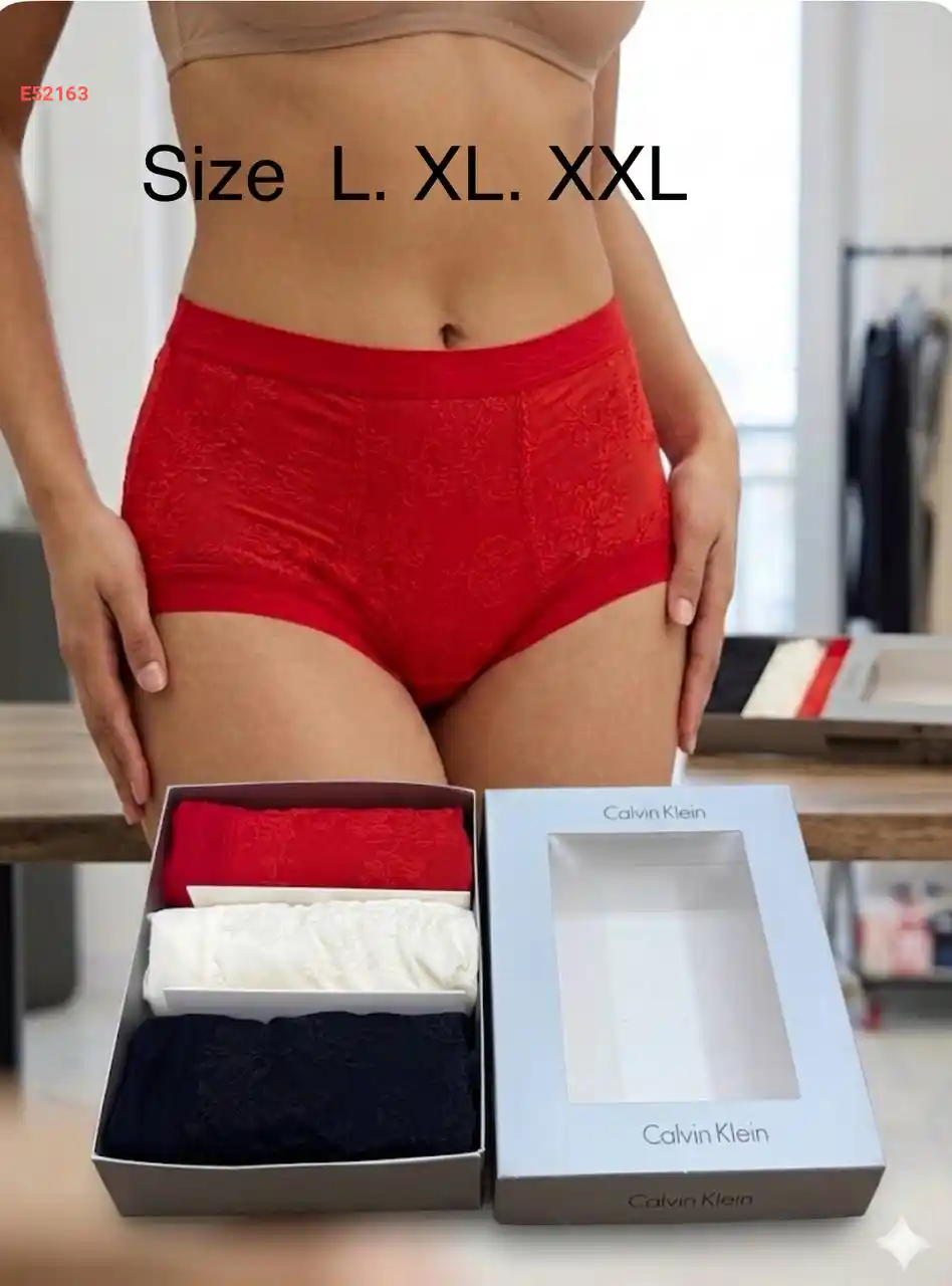 ملابس داخلية نسائية ماركة