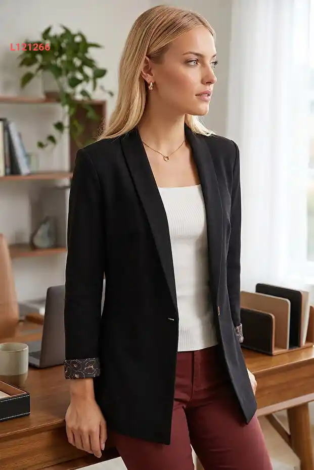 جاكيت نسائي أسود بأكمام مزينة بياقة شال وزر واحد