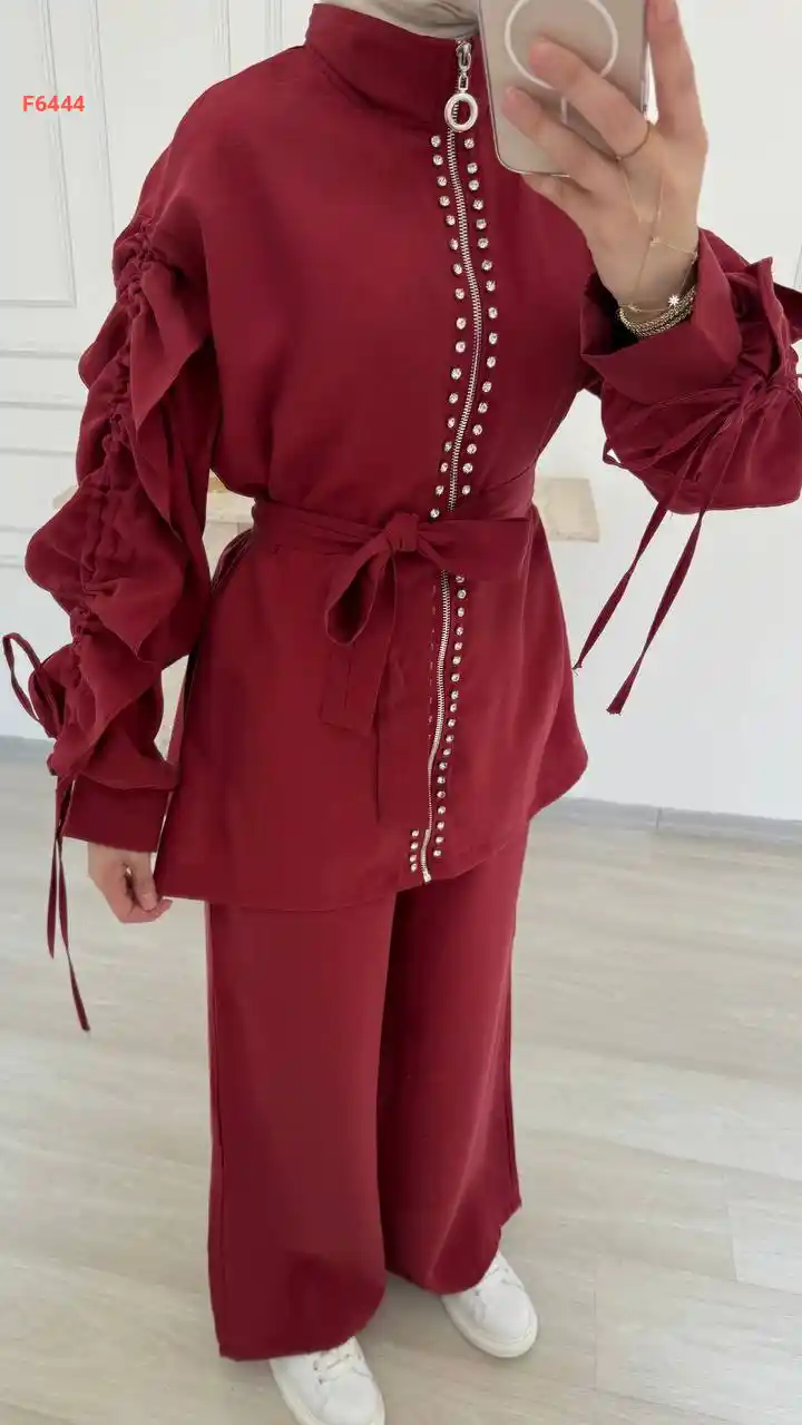 طقم بنطال وجاكيت بأحجار وأكمام زم بربطة