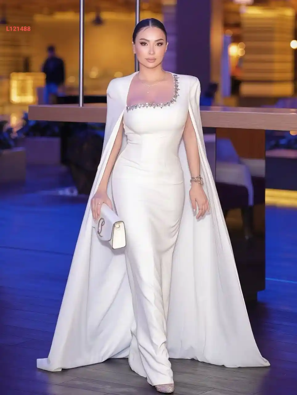 فستان كريب طويل مزين أحجار مع شاحط