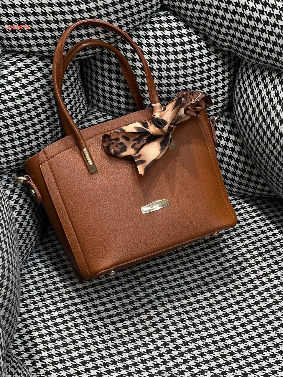 حقيبة يد جلد مع فولار