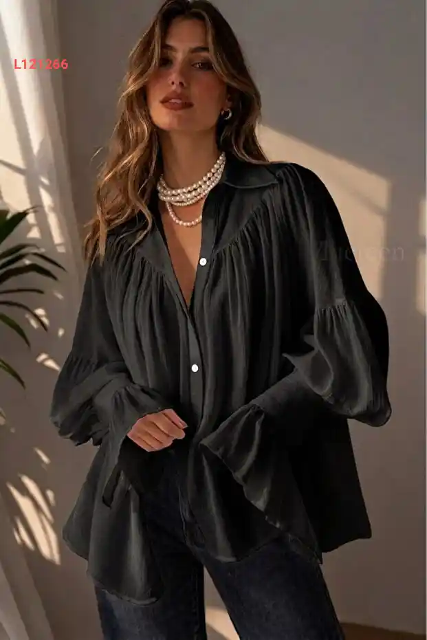 بلوزة رومانسية سوداء بأكمام بالون مزينة ومبتكرة من كيتين