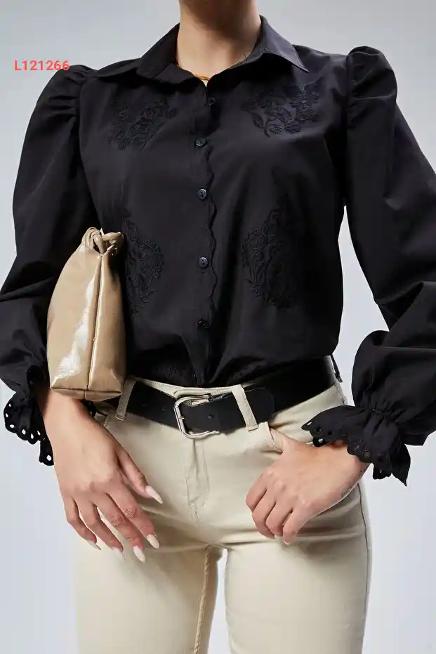 قميص جانبي مزين بتطريز الأميرة العتيق