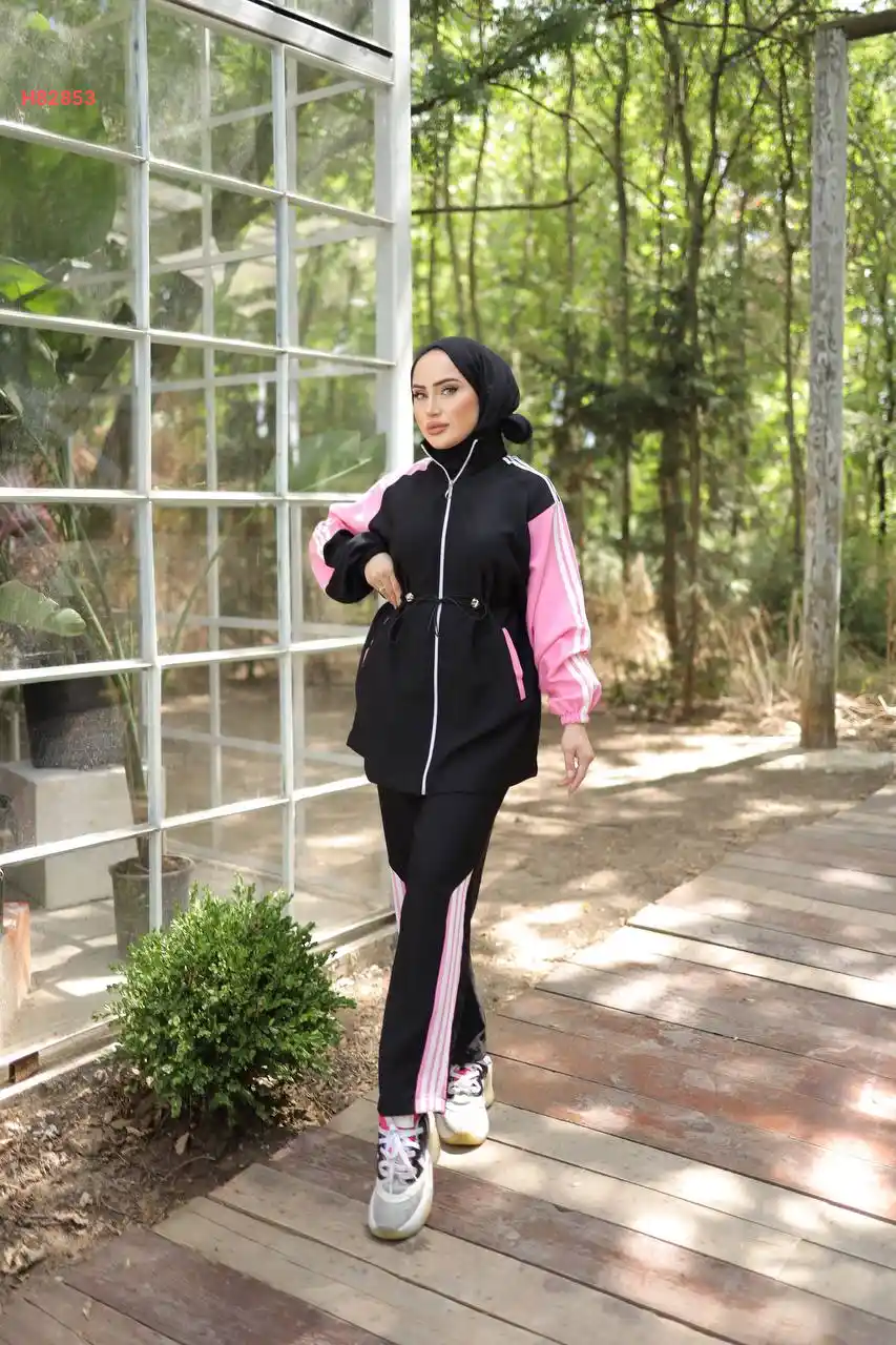 بيجامة لونين مقلمة بزنار زم