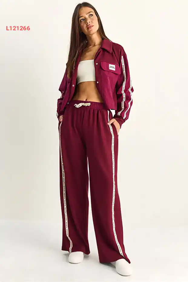 طقم جاكيت وبنطلون واسع الساق بتفاصيل متباينة للنساء من بيانكو لوتشي