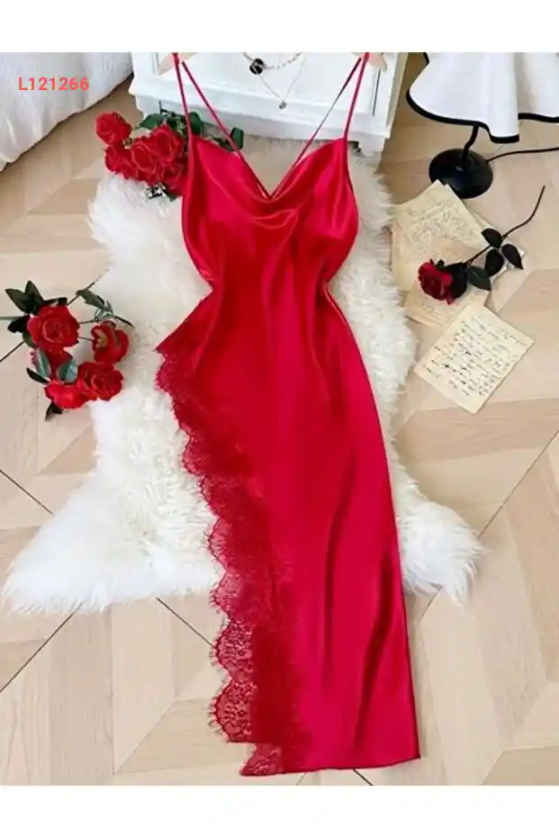 ستارة ساتان طويلة مطرزة بالدانتيل Scarlet Allure