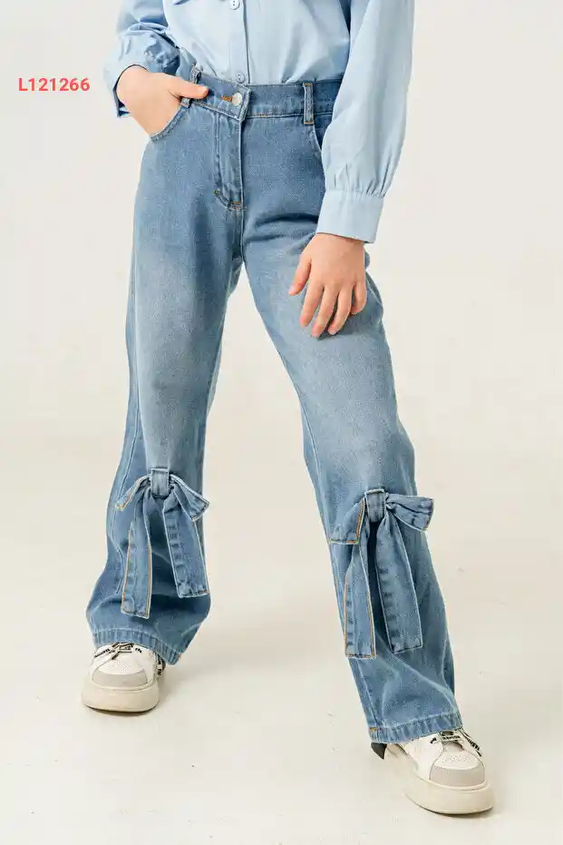 بنطلون جينز للفتيات بتفاصيل فيونكة