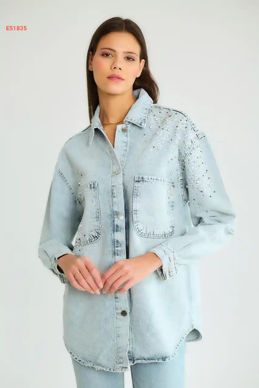 قميص جينز مطرز أحجار بجيوب